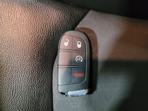 Used 2019 Jeep Compass Latitude w/ Cold Weather Group AWD/4WD image 32