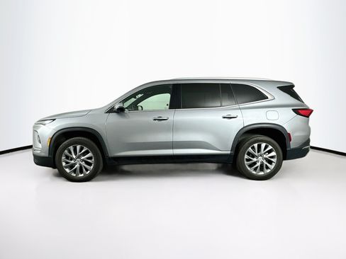 Used 2025 Buick Enclave Preferred AWD/4WD image 4