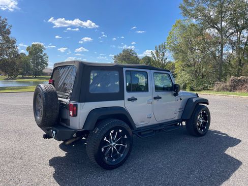 Used 2015 Jeep Wrangler Unlimited Sport w/ Connectivity Group image 5