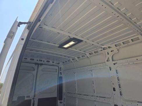 Used 2025 RAM ProMaster 2500 w/ Convenience Group FWD image 20