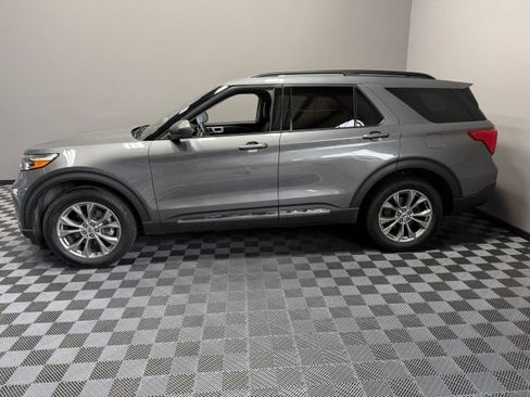 Used 2023 Ford Explorer XLT w/ Equipment Group 202A AWD/4WD image 6