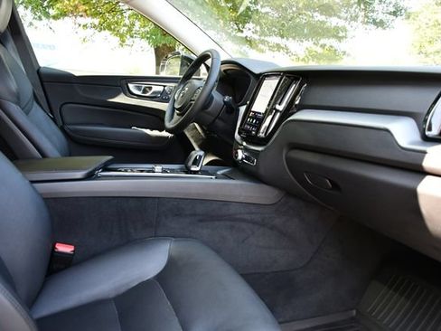Certified 2024 Volvo XC60 B5 Core w/ Climate Package AWD/4WD image 32