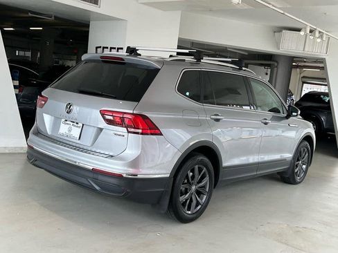 Used 2024 Volkswagen Tiguan SE w/ Panoramic Sunroof Package image 5