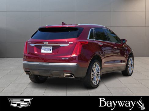 Used 2018 Cadillac XT5 Luxury w/ Driver Awareness Package FWD image 6