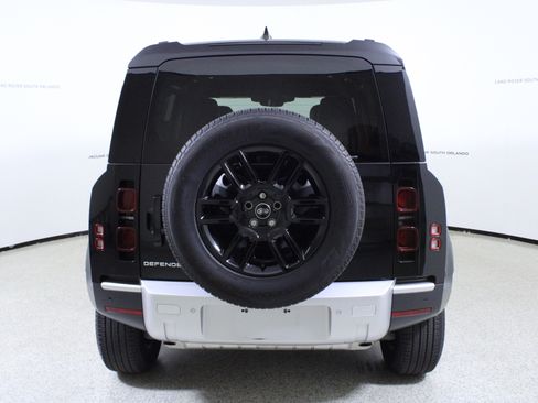Used 2024 Land Rover Defender 110 S image 6