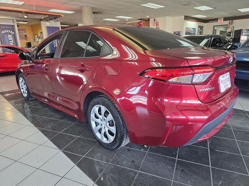 Used 2022 Toyota Corolla LE image 6