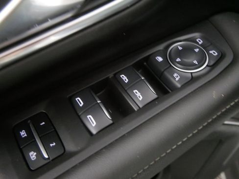 Used 2024 Chevrolet Tahoe Premier AWD/4WD image 17