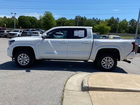 Used 2024 Toyota Tacoma SR5 RWD image 4