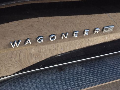 Used 2024 Jeep Wagoneer L Series II w/ Convenience Group I AWD/4WD image 10