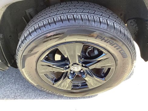 Used 2021 Toyota RAV4 LE AWD/4WD image 23