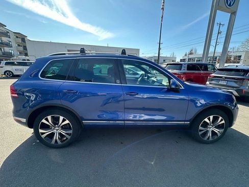 Used 2017 Volkswagen Touareg V6 image 8