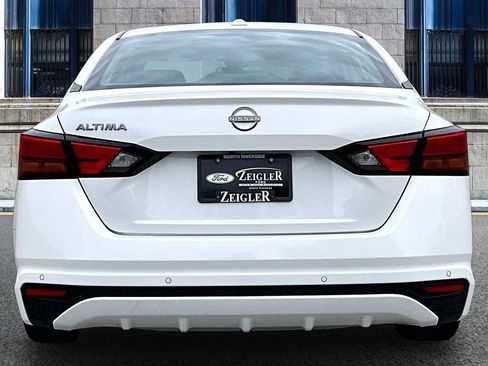 Used 2025 Nissan Altima 2.5 SV FWD image 4