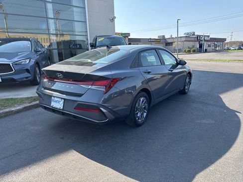 Used 2024 Hyundai Elantra SEL FWD image 6