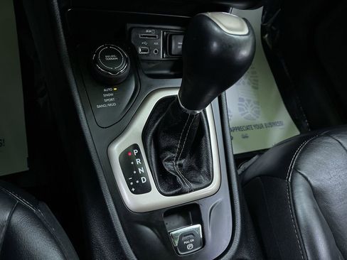 Used 2018 Jeep Cherokee Limited image 26