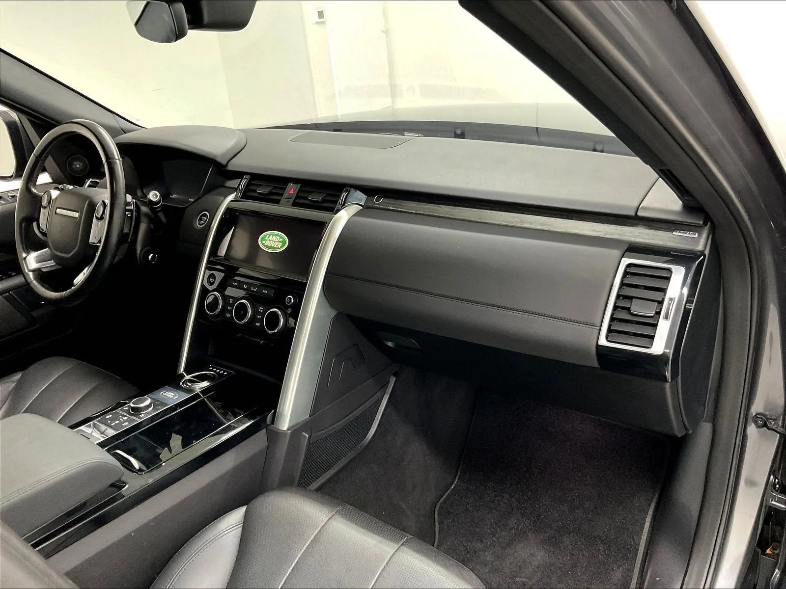 Used 2019 Land Rover Discovery HSE AWD/4WD image 12