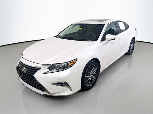 Used 2016 Lexus ES 350 w/ Luxury Package w/Wood Trim FWD image 3