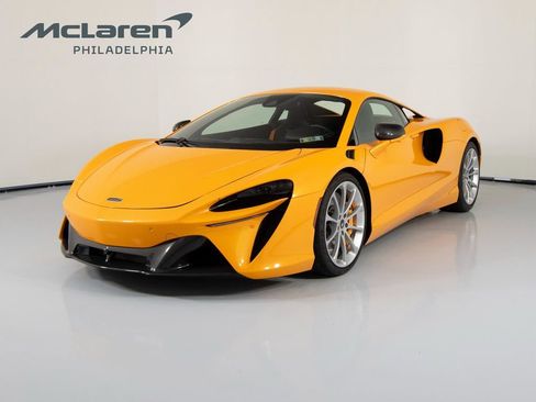Used 2023 McLaren Artura image 1