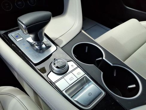 Used 2025 Genesis G70 2.5T RWD image 18