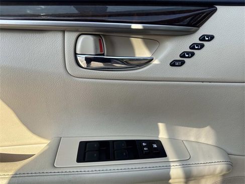 Used 2013 Lexus ES 350 image 18