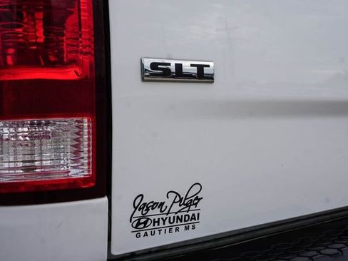 Used 2019 RAM 1500 Classic SLT AWD/4WD image 8