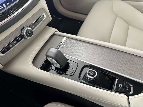 Used 2025 Volvo XC90 B6 Plus w/ Protection Package Premier image 16