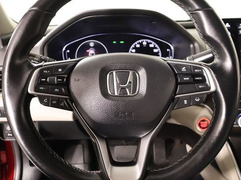 Used 2018 Honda Accord Touring image 3