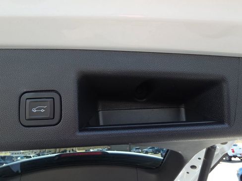 Used 2024 Chevrolet Equinox LT image 33