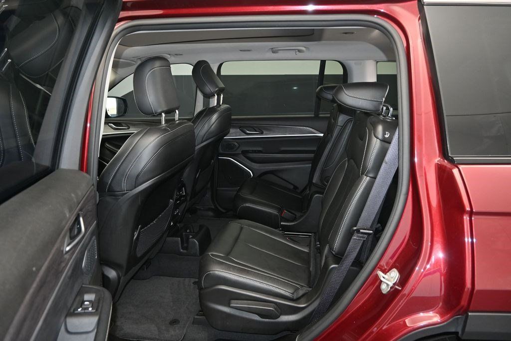 Used 2023 Jeep Grand Cherokee L Limited RWD image 15