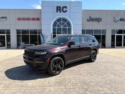 Used 2023 Jeep Grand Cherokee L Limited w/ Black Appearance Package AWD/4WD image 4