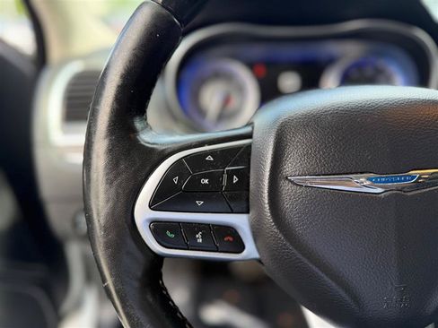Used 2019 Chrysler 300 Limited AWD/4WD image 33