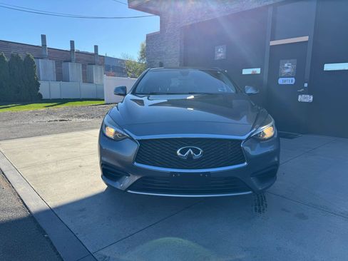 Used 2017 INFINITI QX30 image 5
