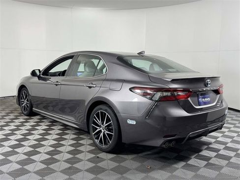 Used 2022 Toyota Camry SE image 8