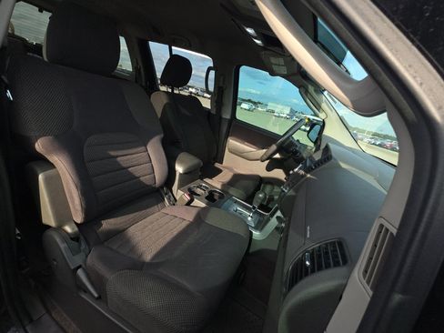 Used 2011 Nissan Pathfinder SV image 11