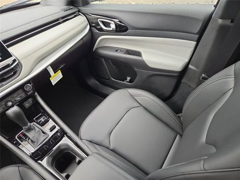 New 2026 Jeep Compass Limited AWD/4WD image 38