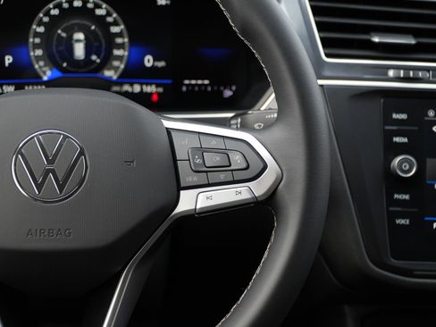 Used 2024 Volkswagen Tiguan SE image 23