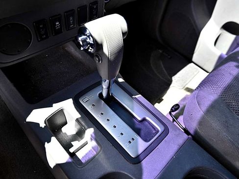 Used 2016 Nissan Frontier SV RWD image 16