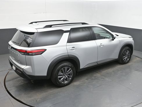 Used 2024 Nissan Pathfinder SV FWD image 37