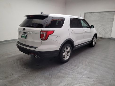 Used 2018 Ford Explorer XLT FWD image 9
