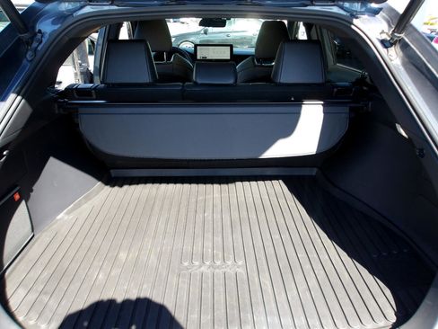 Used 2023 Toyota Venza Limited image 11