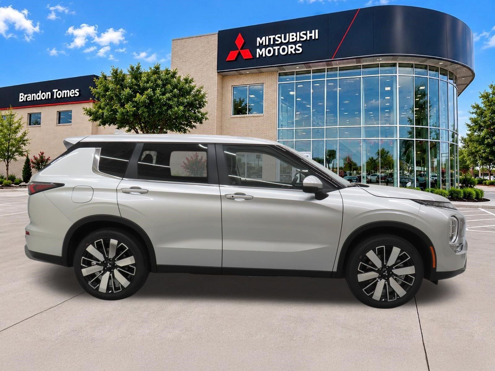 New 2026 Mitsubishi Outlander SE AWD/4WD image 2