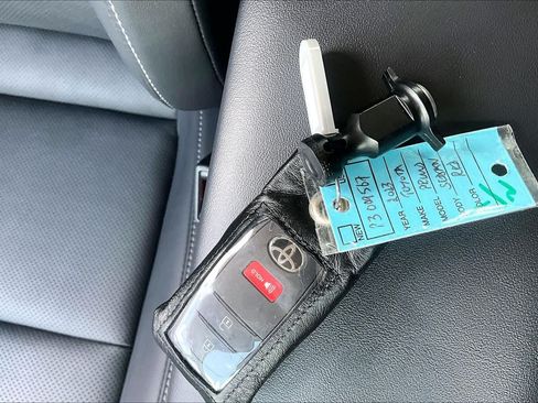 Used 2023 Toyota Prius XLE FWD image 14