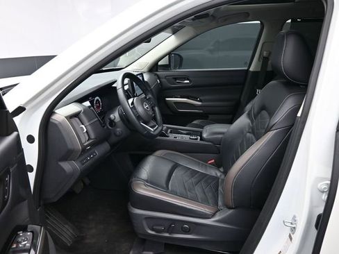 Used 2023 Nissan Pathfinder Platinum image 26