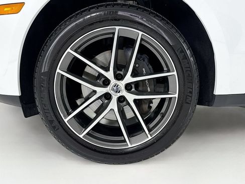 Certified 2025 Porsche Macan AWD/4WD image 33