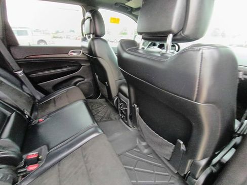 Used 2019 Jeep Grand Cherokee Altitude AWD/4WD image 13