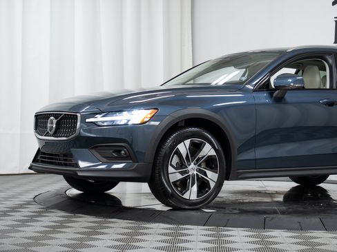 New 2026 Volvo V60 B5 Cross Country Plus w/ Climate Package AWD/4WD image 25