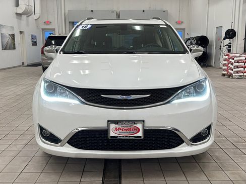 Used 2018 Chrysler Pacifica Limited image 10
