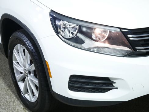 Used 2017 Volkswagen Tiguan Limited FWD image 16