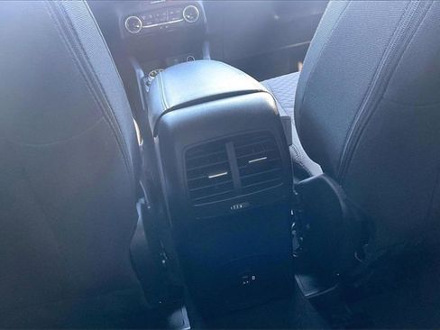 Used 2022 Ford Escape SE w/ SE Sport Appearance Package image 34