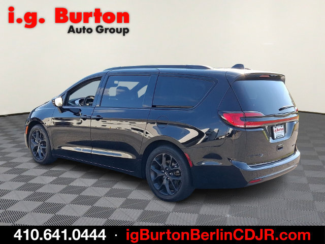 Used 2025 Chrysler Pacifica Limited FWD image 4