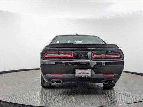 Used 2023 Dodge Challenger SXT image 7